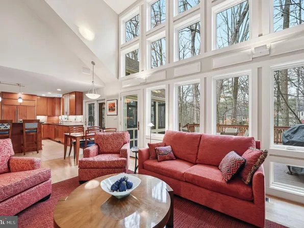 2218 Wakerobin Ln, Reston, VA 20191