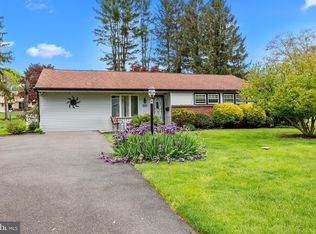 2043 Lockwood Ln, Feasterville, PA 19053