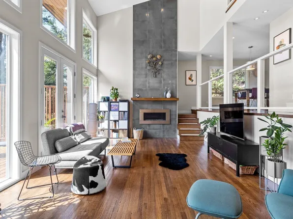 6965 Marine Dr, West Vancouver, BC V7W 2T4