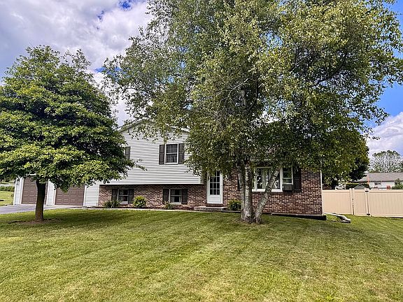 2nd image of 31 Cayuga Rd