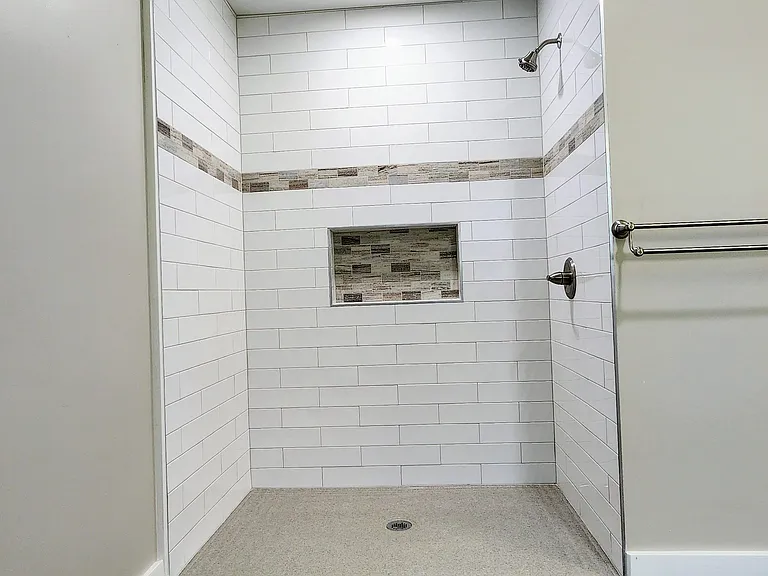 512 W Broadway Ave — Photo 9