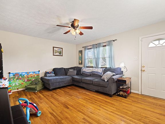 5th image of 105 Hager Dr