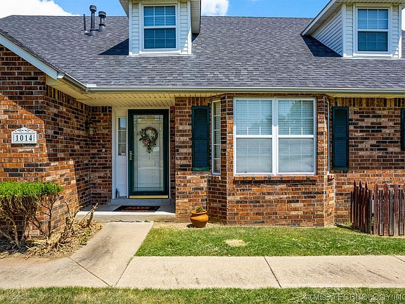 3rd image of 1014 N Douglas Dr