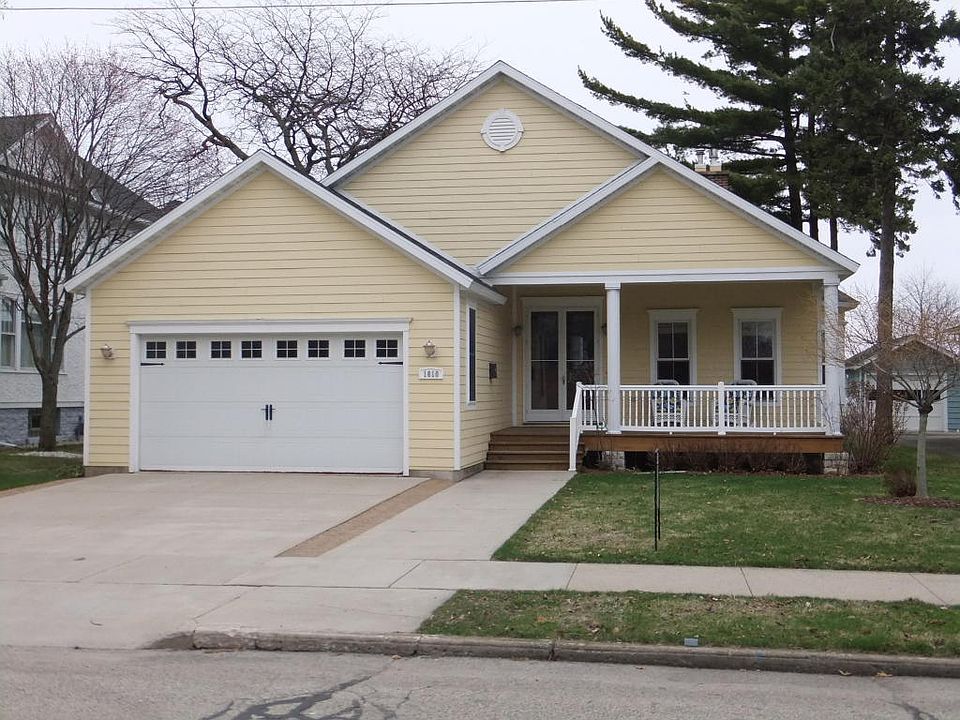 1st image of 1610 1st St