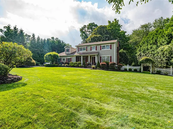 14 Breeze Hill Road, Northport, NY 11768