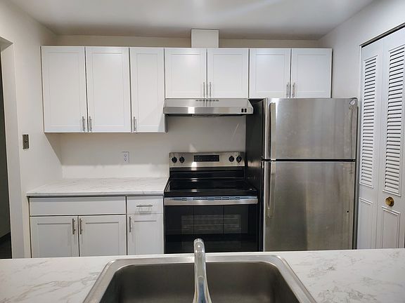 3rd image of 60 Greentree Ln APT 49