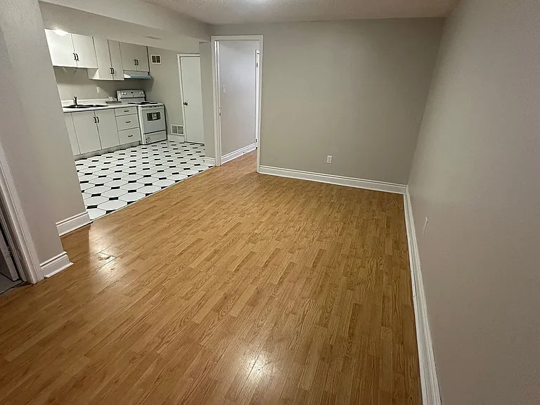 56 Stanwell Dr #LOWER — Photo 3