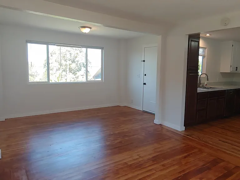 1401 Lang St — Photo 2