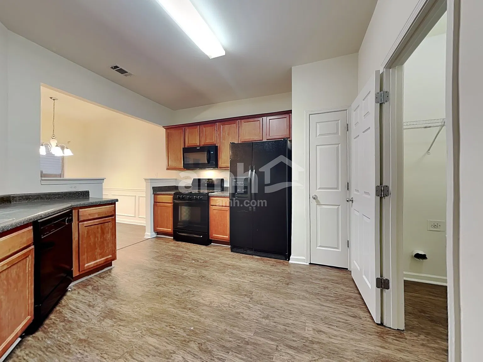 3 bed, 2.5 bath, 1981 sqft, $2,055 — Photo 3