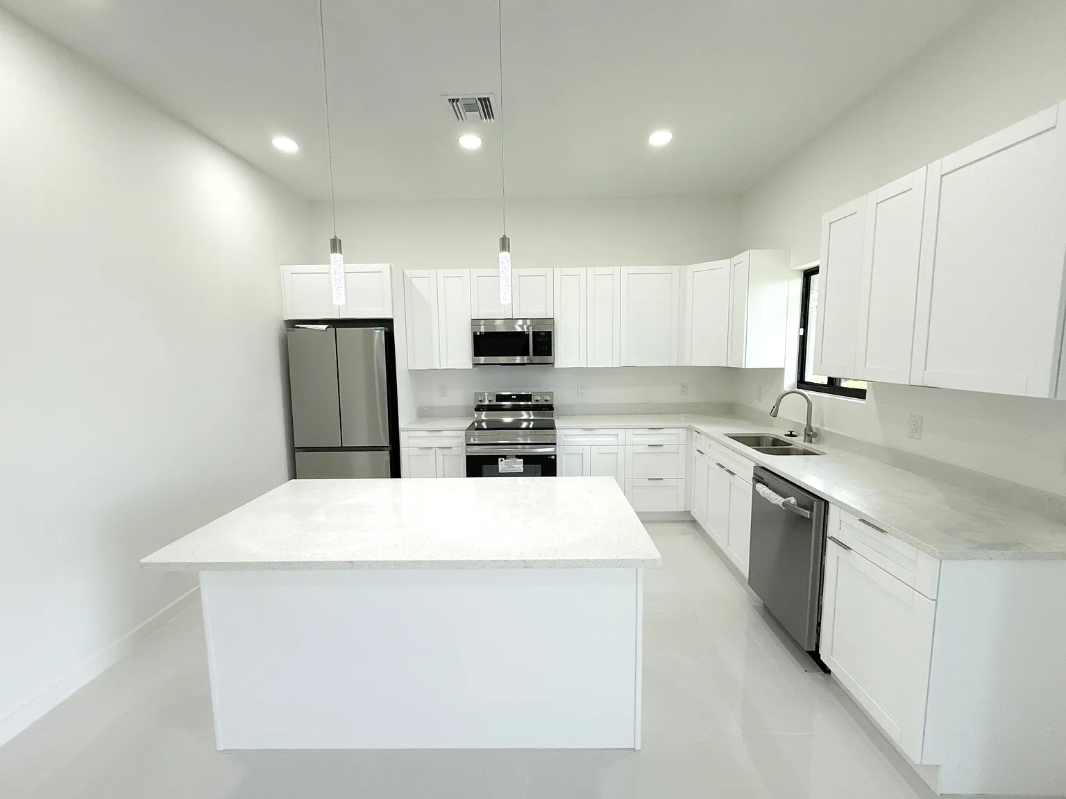 4322 Kismet Parkway West - 1 — Photo 3