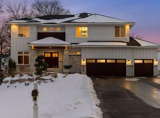 18305 Dove Ct, Eden Prairie, MN 55347