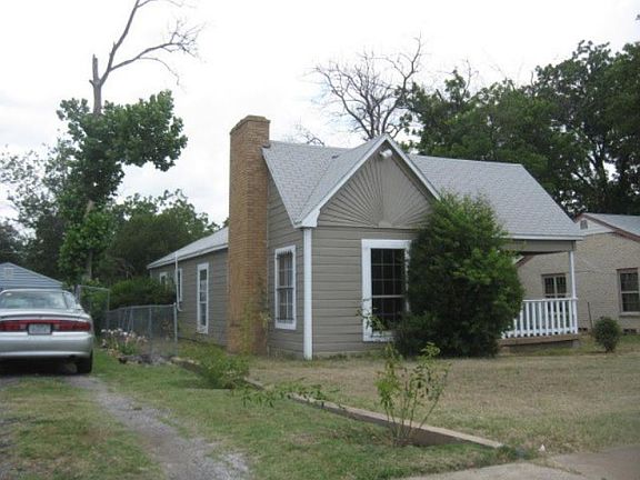 3rd image of 1567 E Elmore Ave