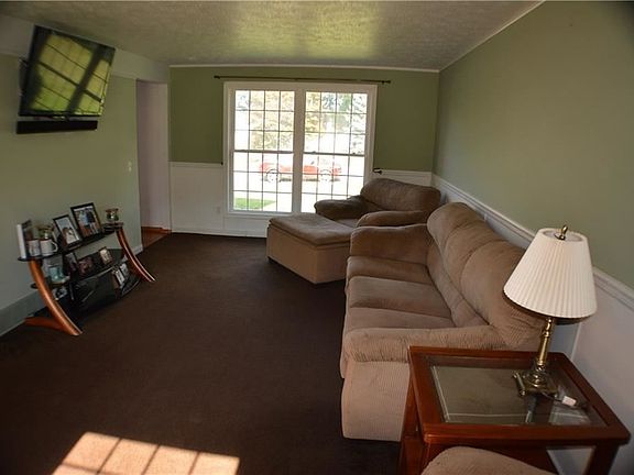 3rd image of 1760 Elmwood Cir