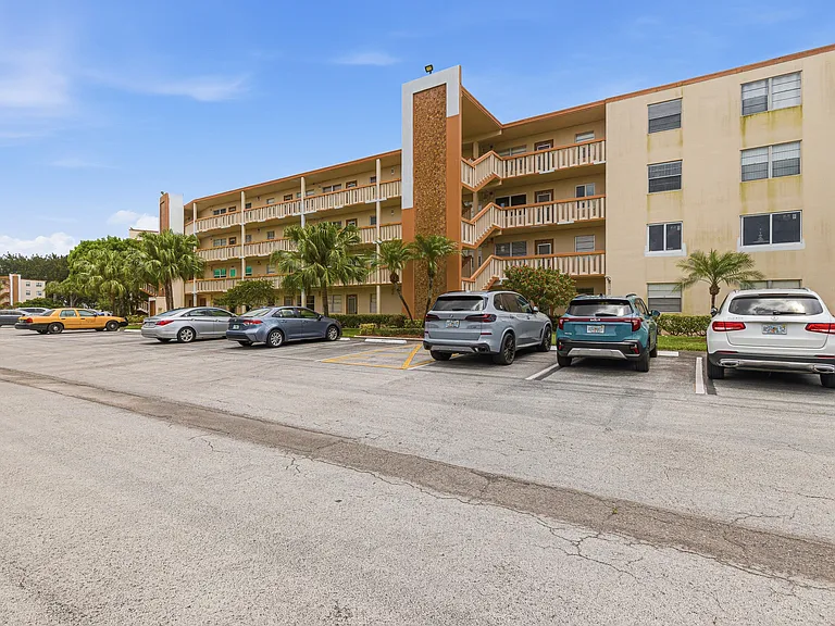 1025 Newcastle Dr #1025-B — Photo 4