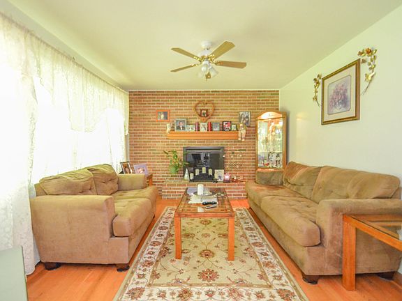 3rd image of 243 Rossmor Dr