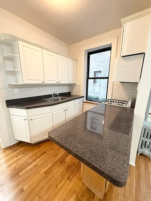 21-36 Crescent Street — Photo 2