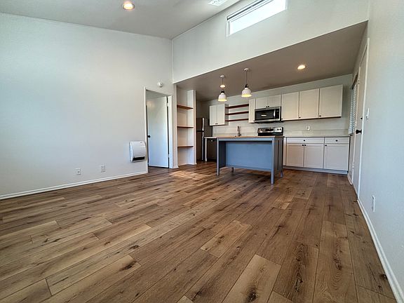 4th image of 528 W Los Olivos St #10