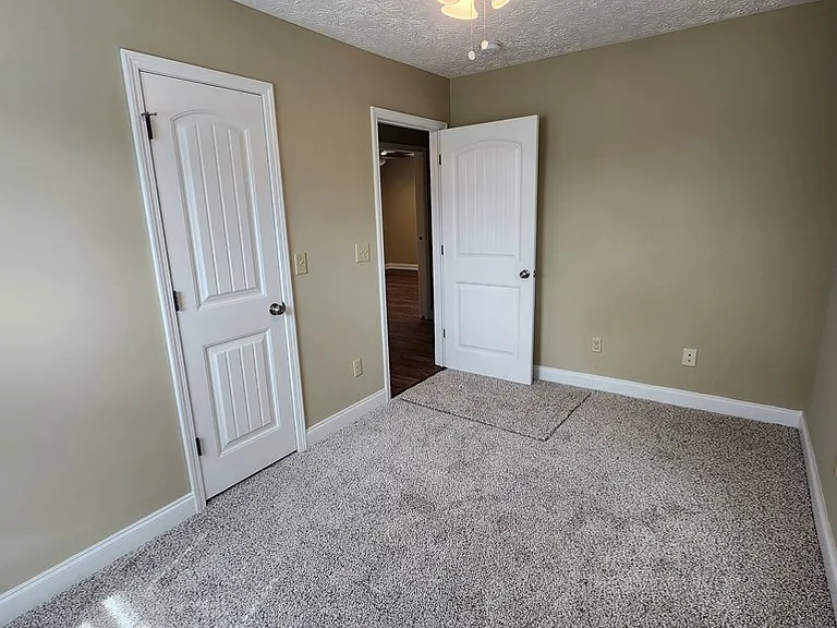 2702 N Railroad St — Photo 8