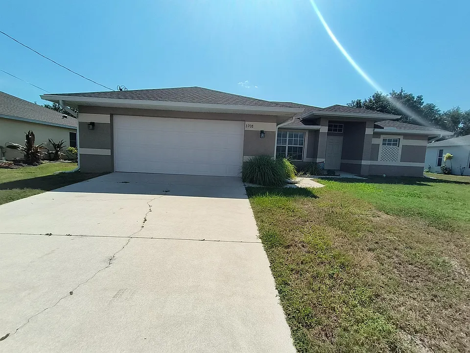 2208 NW 18th Ave