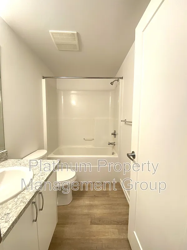 1 bed, 1.0 bath, 431 sqft, $1,550 — Photo 3