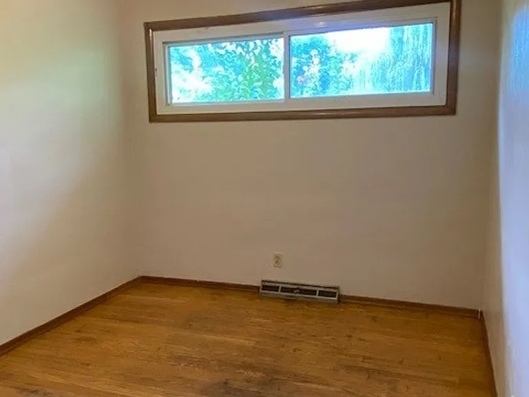 214 Cheryl Dr — Photo 3