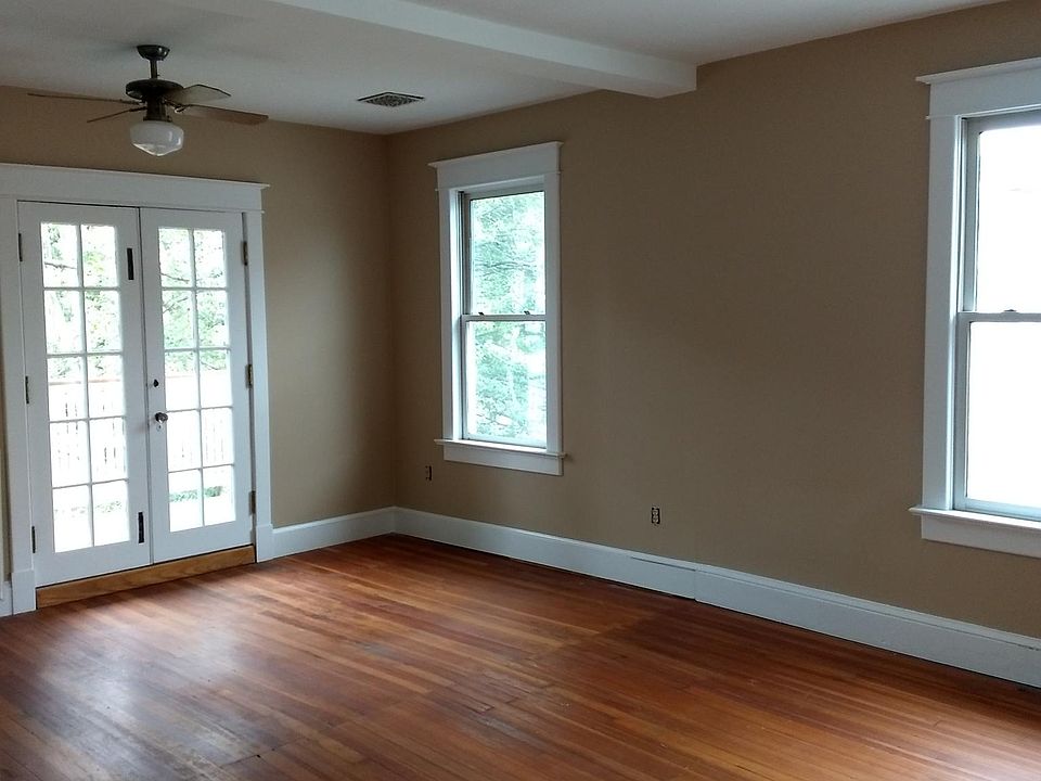 Master bedroom with 3 closets and balcony