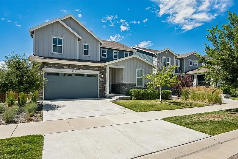 4 bed, 3.5 bath, 2415 sqft, $3,295 — Photo 1