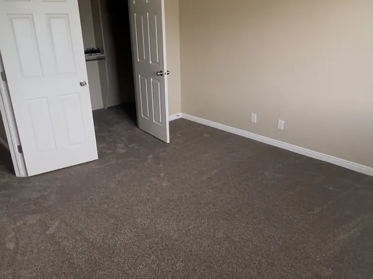 2435 N Charleston Ave — Photo 12