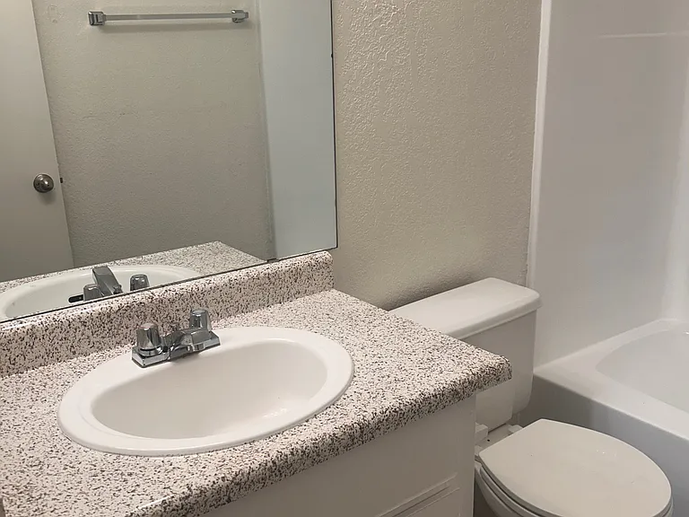 Vantage Point Apartments — Photo 22
