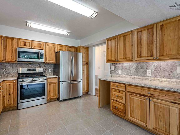 4th image of 1780 S Mack Dr #A