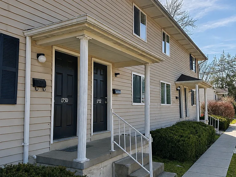 Colonial Manor — Photo 19