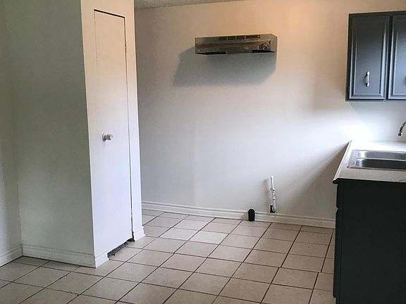 5th image of 1122 Roseland Ave