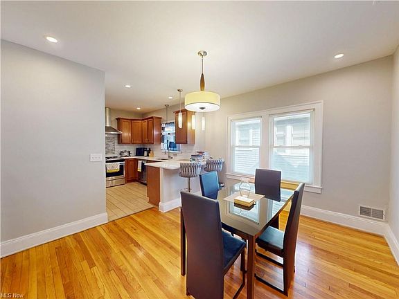 5th image of 3423 Beechwood Ave