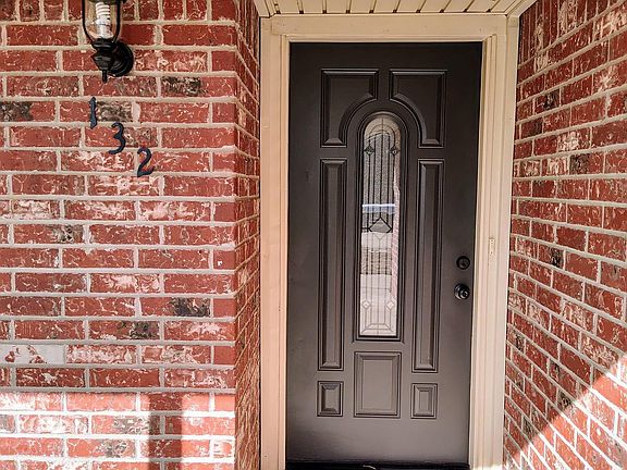 3rd image of 132 Greenleaf Dr
