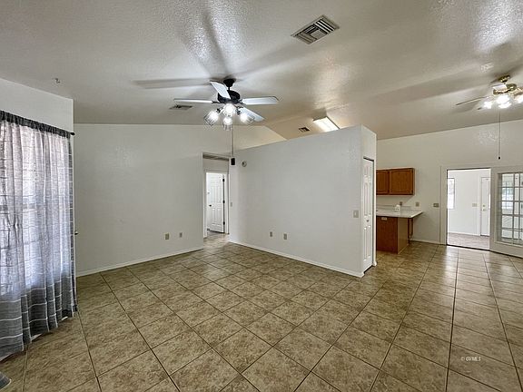 4th image of 2332 S Palm Dr