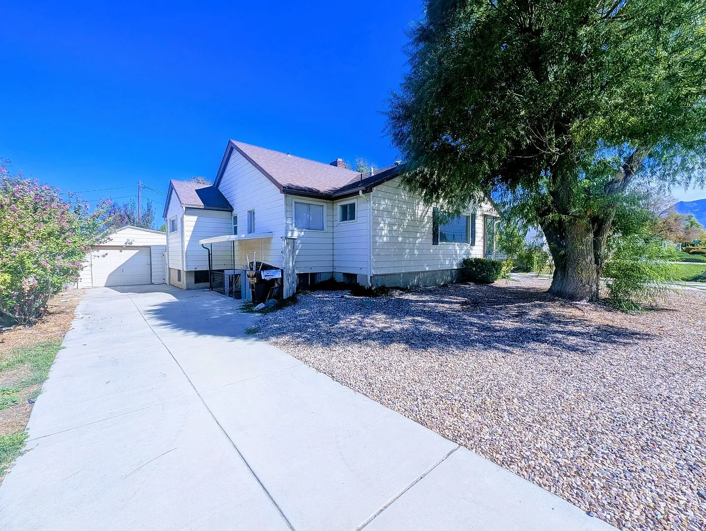 Spacious Gorgeous Home! — Photo 2