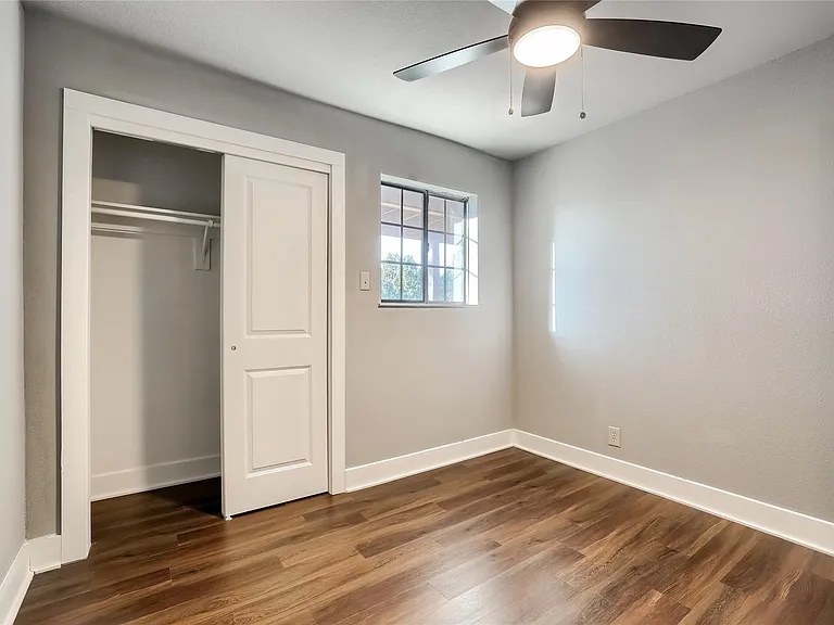 5909 Lago Vista Way #D — Photo 20