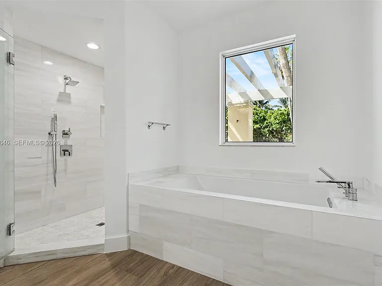 731 Crandon Blvd #208 — Photo 46