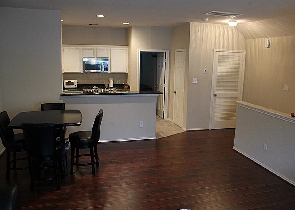 2nd image of 1318 Paige St