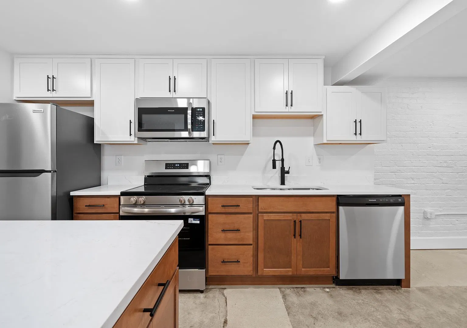 2033 W Broad St — Photo 4
