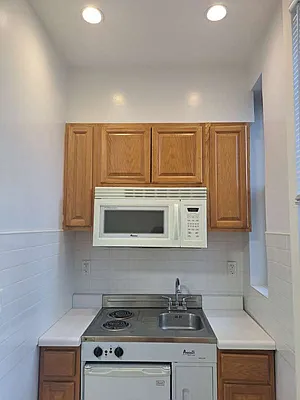 Rented by R & E Real Estate Management Co Inc | media 15