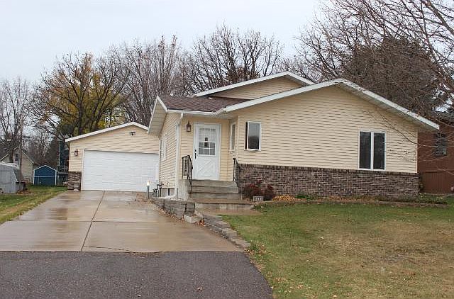 1st image of 409 8th Ave N