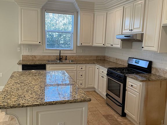 4th image of 14255 Delano St APT 203