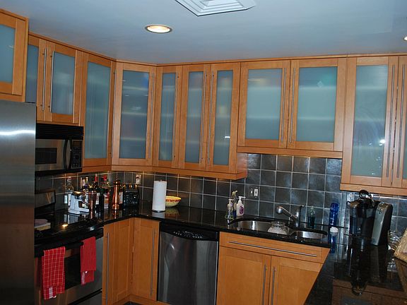 Wonderful kitchen - Oversized cabinets, side by side fridge and a separate wine/beverage fridge, dishwasher