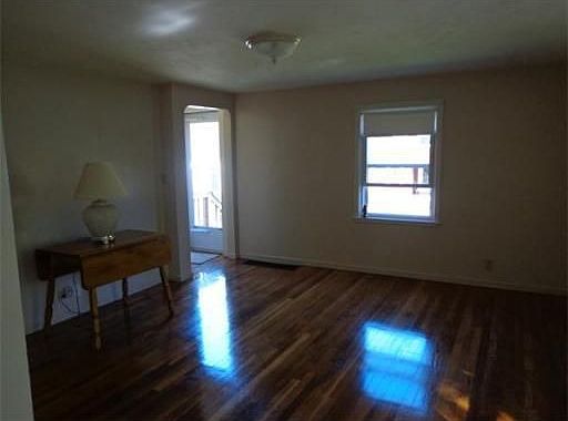 4th image of 19 Glendale St