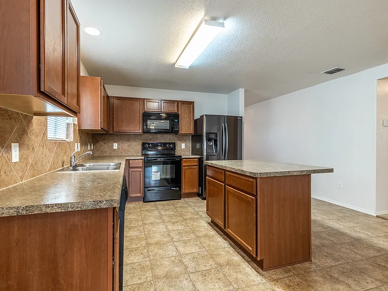 8966 Oakwood Park — Photo 9