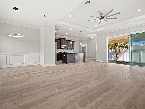 5th image of 1056 Tampa Rd