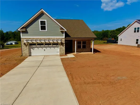 5158 Paramount Rd #1062, Pfafftown, NC 27040