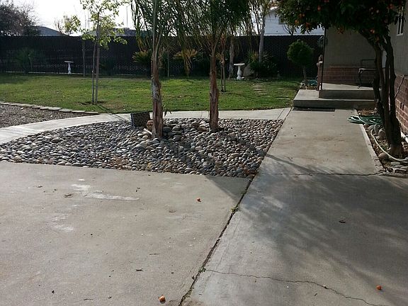 3rd image of 1249 E Pecan Ave
