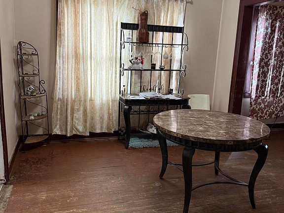 3rd image of 833 Fillmore St